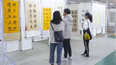 我校艺灵书画协会成功举办书画展